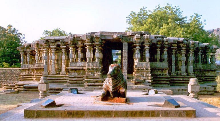 thouasand pillar temple
